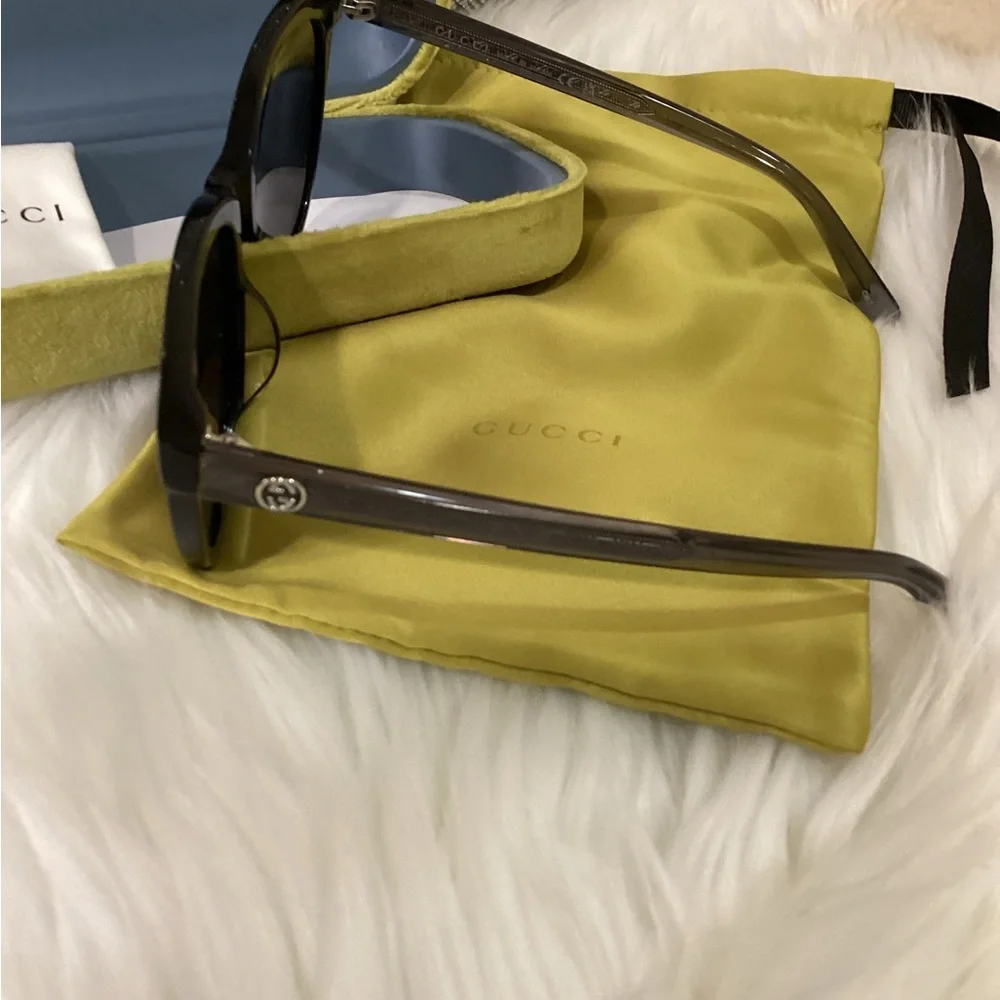 Gucci Authentic sunglasses - Picture 9 of 11